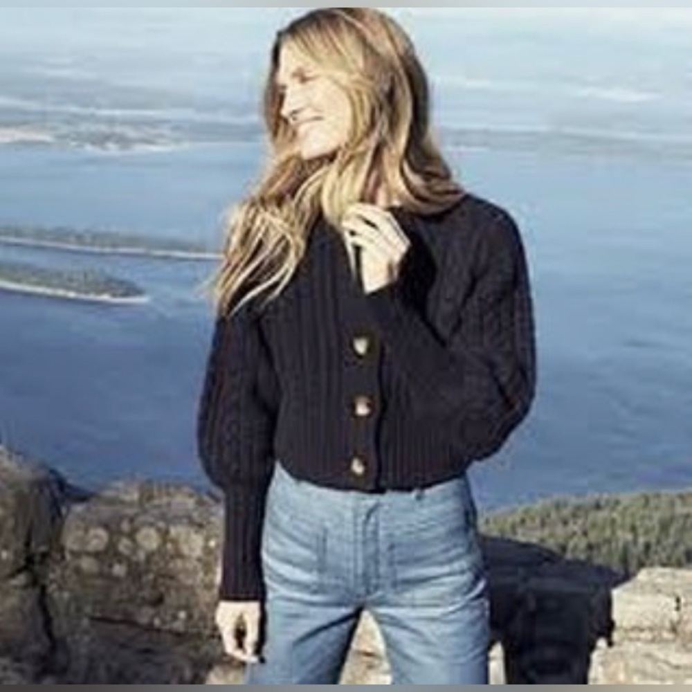 DÔEN Bernadette In navy
SIZING: Small
CONDITION: EUC